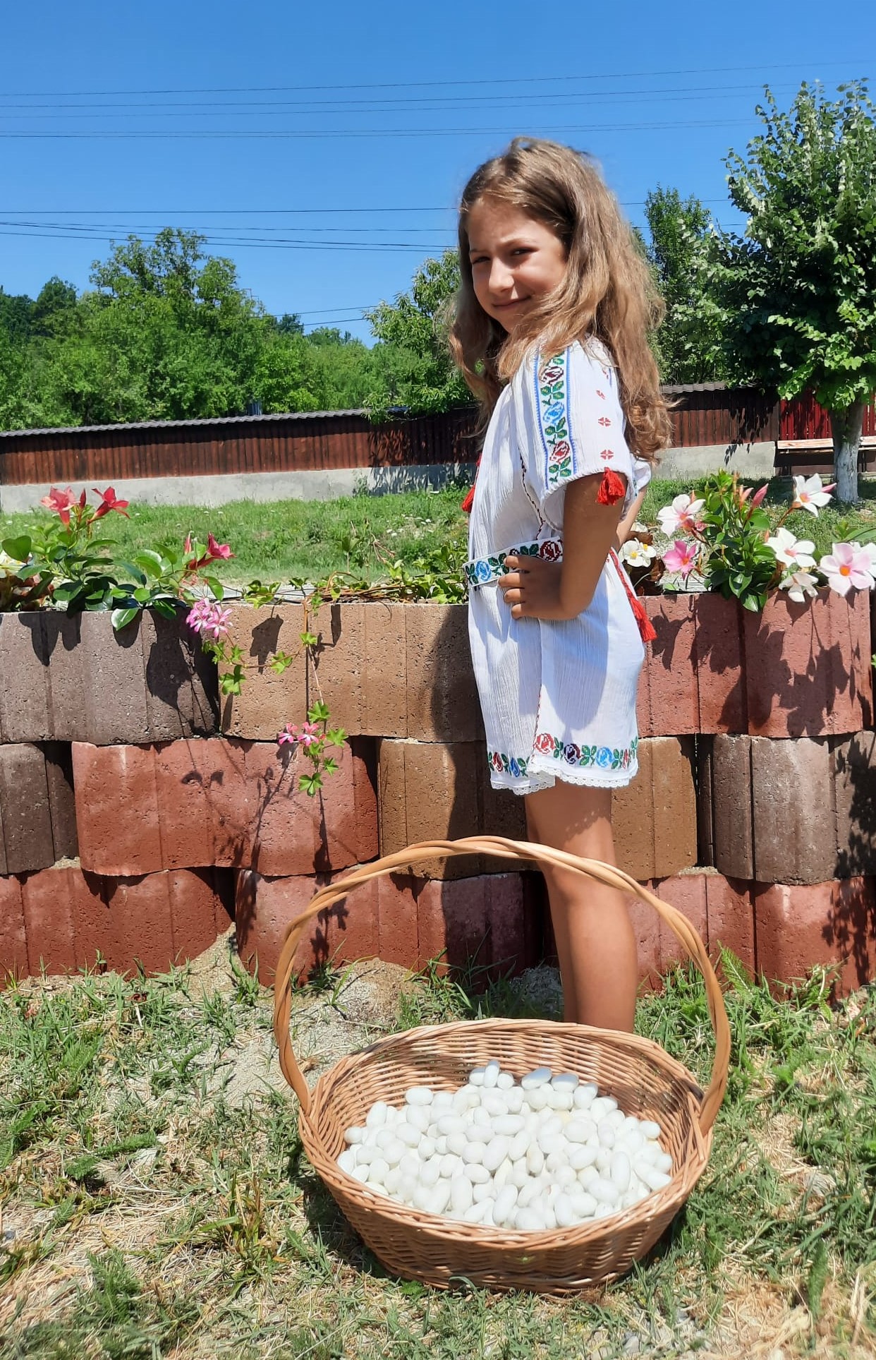 ROCHITA FETITA MODEL TRANDAFIRASI(5-7ANI)-RFT1